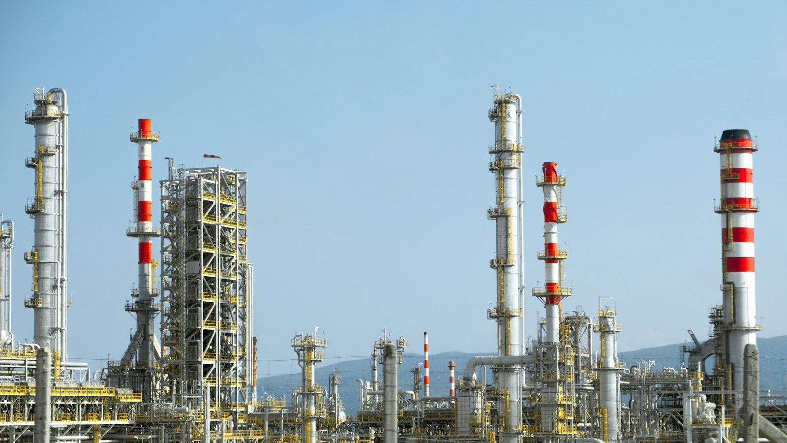 Plateforme chimique et colonnes de distillation